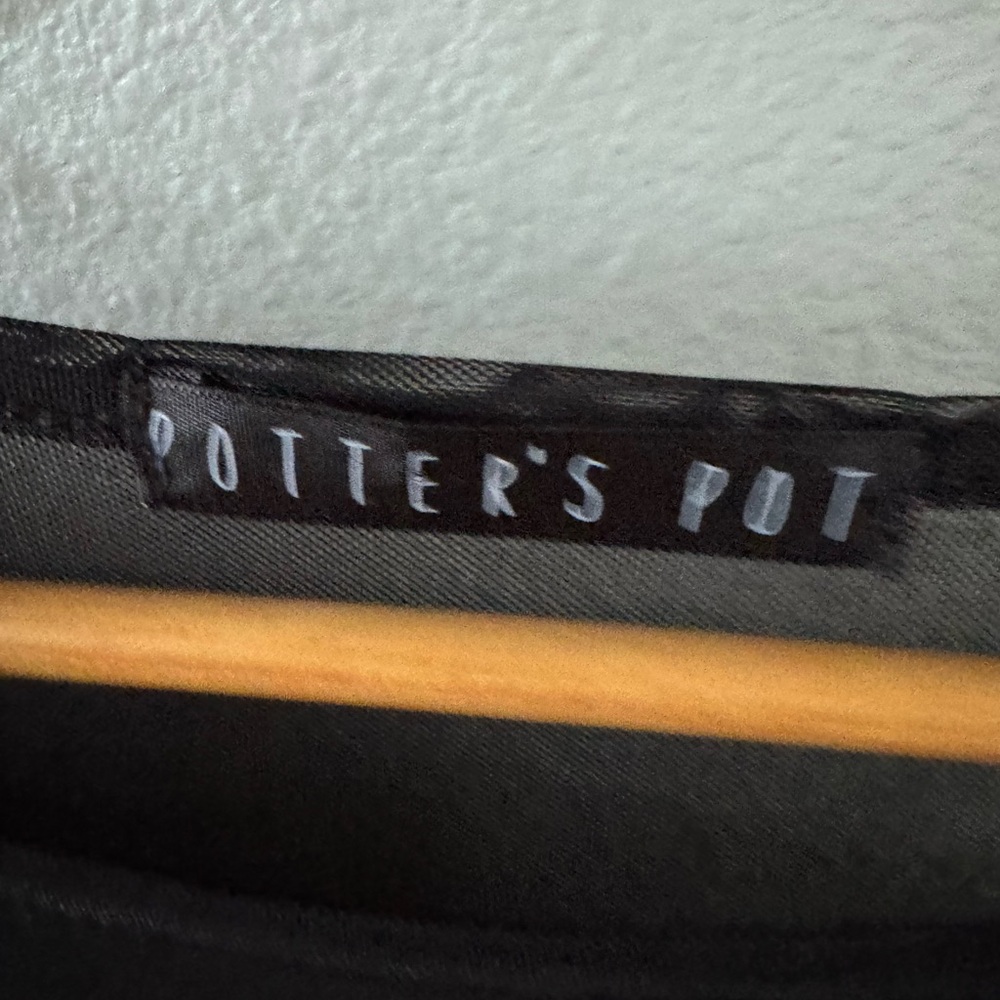 Women's Potters pot Black Sheer Top no size tag but like medium or small - Picture 3 of 7